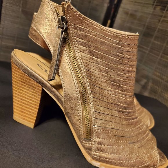 Gold/Copper Shooties (Paul Green $380.00 mocks) - Picture 4 of 11